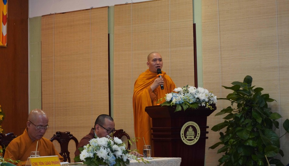 Đại đức Thích Minh Nghi báo cáo Đại đức Thích Minh Nghi báo cáo