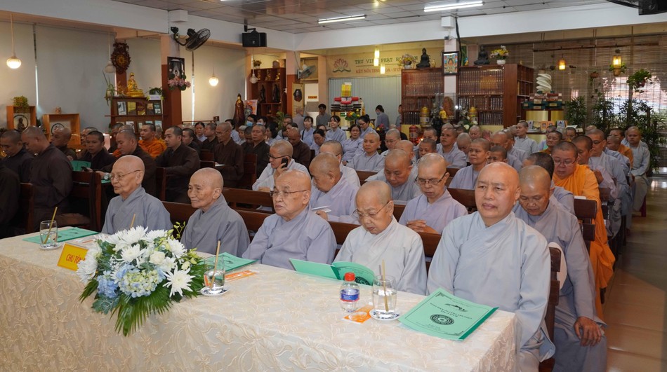 Chư Ni tham dự Chư Ni tham dự