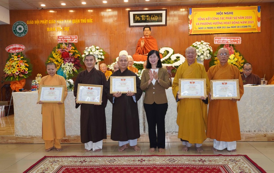 11 tự viện nhận bằng khen của Mặt trận Tổ quốc VN quận Thủ Đức 11 tự viện nhận bằng khen của Mặt trận Tổ quốc VN quận Thủ Đức