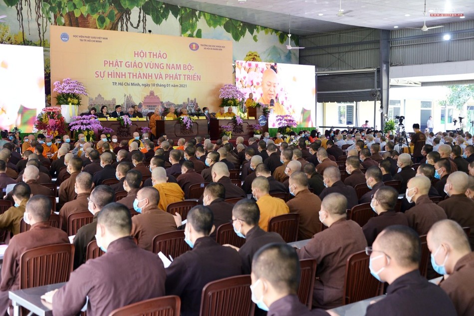 Phiên khai mạc diễn ra ở chánh điện tạm, cơ sở 2 của Học viện Phật giáo VN tại TP.HCM Phiên khai mạc diễn ra ở chánh điện tạm, cơ sở 2 của Học viện Phật giáo VN tại TP.HCM