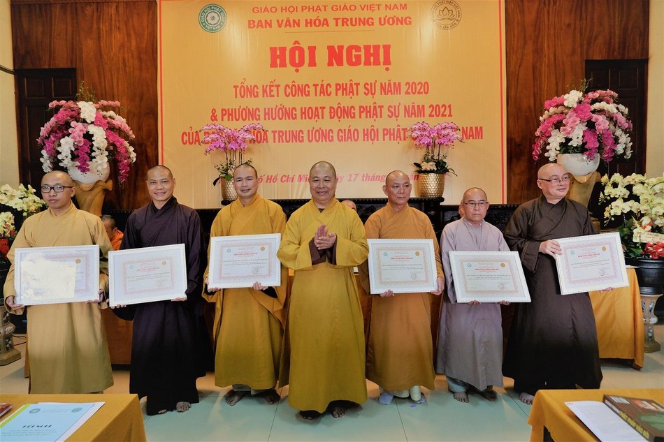 Trao bằng tuyên dương công đức đến chư tôn giáo phẩm Ban Văn hóa Trung ương và các tỉnh thành Trao bằng tuyên dương công đức đến chư tôn giáo phẩm Ban Văn hóa Trung ương và các tỉnh thành