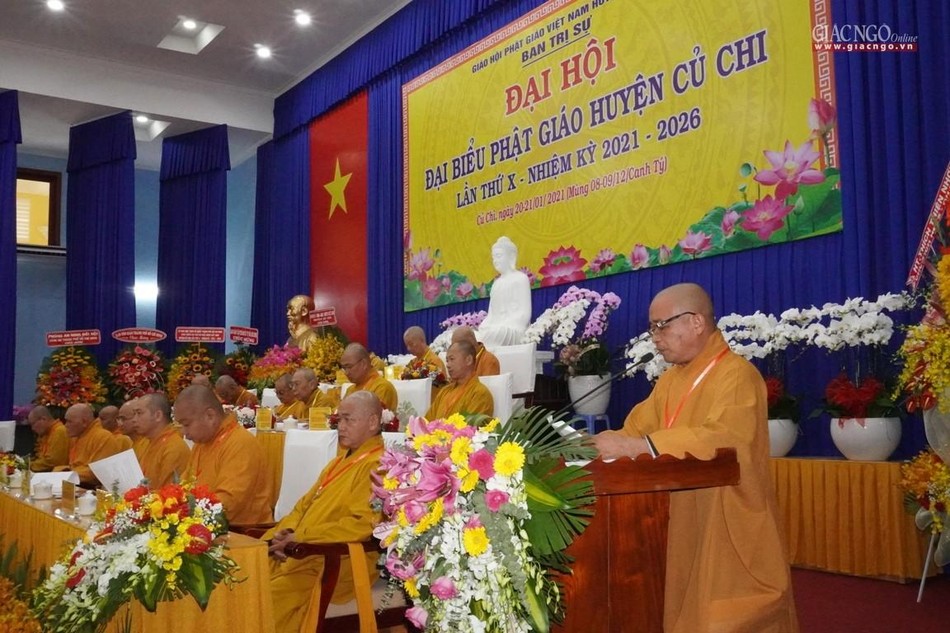 Thượng tọa Thích An Thường báo cáo tại đại hội