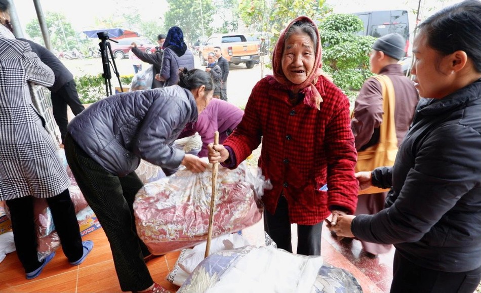 Niềm vui của bà con nhân dịp năm mới Niềm vui của bà con nhân dịp năm mới