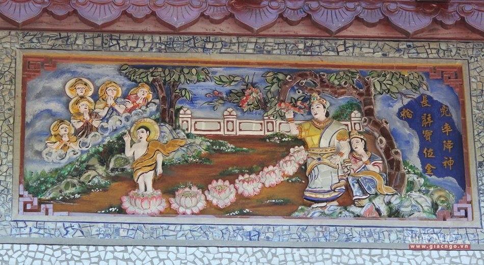 Các họa tiết phong cảnh được nghệ nhân thực hiện tỷ mỉ Các họa tiết phong cảnh được nghệ nhân thực hiện tỷ mỉ