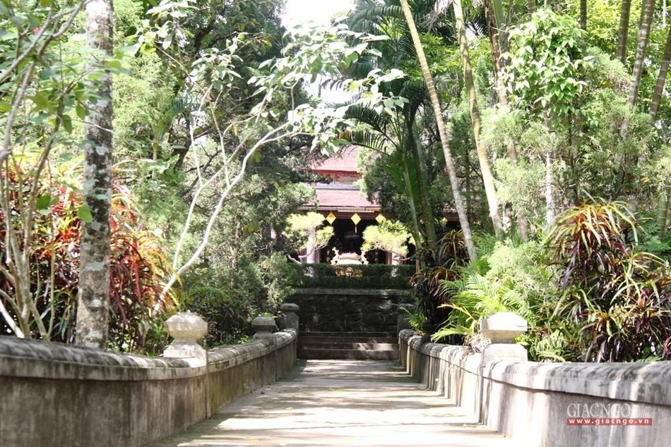 Chùa Huế thường nép mình, hài hòa trong thiên nhiên Chùa Huế thường nép mình, hài hòa trong thiên nhiên