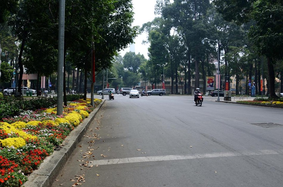 Đường xá ít nhộn nhịp và tất bật