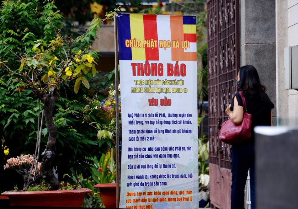 Bảng thông báo ở chùa Xá Lợi, quận 3