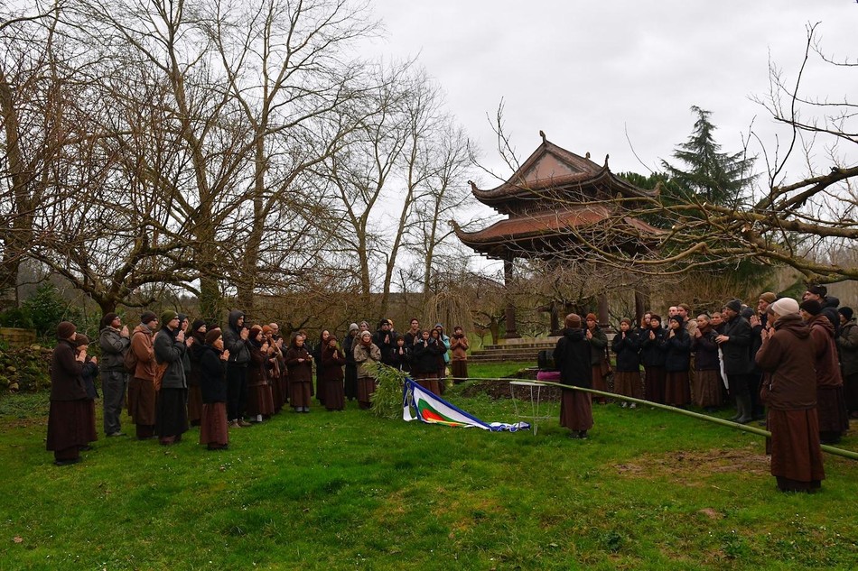 Xóm Hạ được hình thành trước nhất, đó là vào ngày 28-9-1982. Xóm Hạ được đặt tên là chùa Cam Lộ, tên chữ là Mai Hoa Thôn Cam Lộ Tự