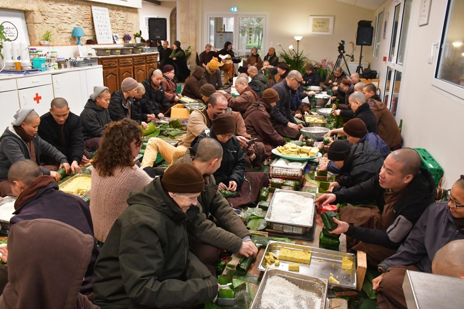 Cứ tới tháng tư chúng tôi lại tổ chức Ngày Hội Hoa Mai