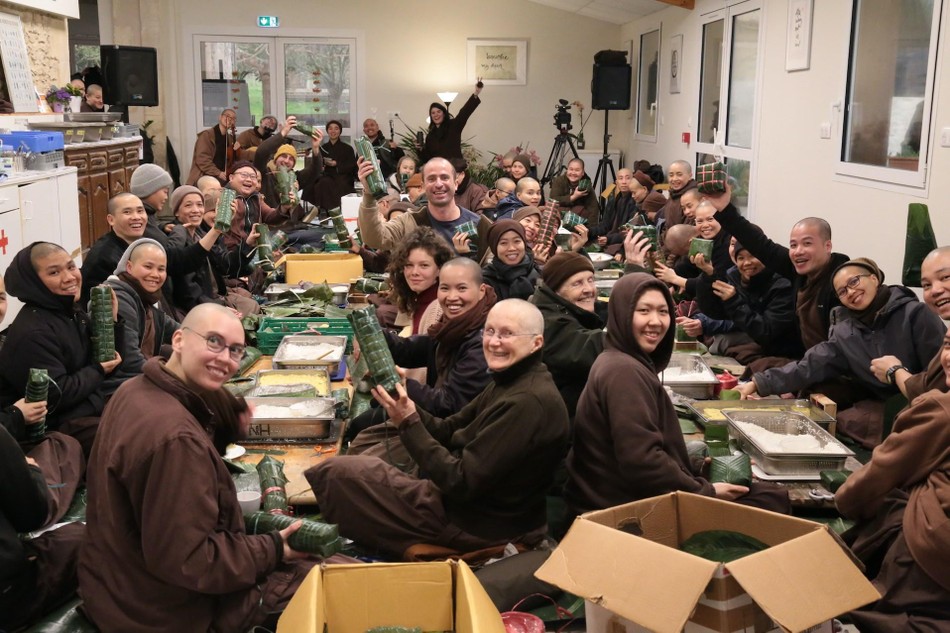 Chùa Pháp Vân là thiền viện của các vị nam xuất gia, chùa Cam Lộ và chùa Từ Nghiêm là thiền viện của các vị nữ xuất gia