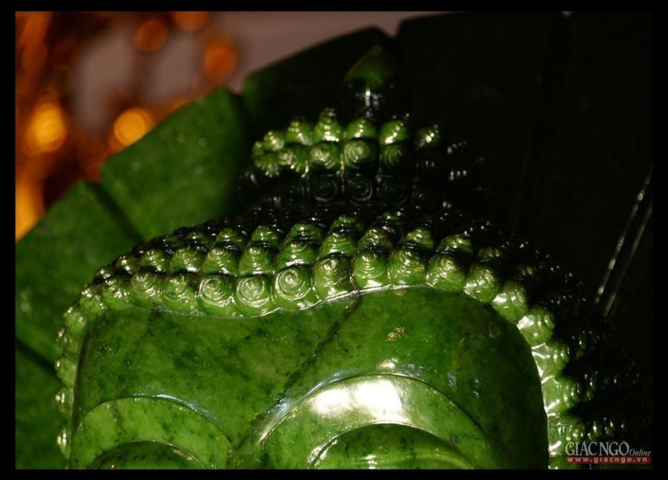 Búi tóc được chạm tinh xảo Búi tóc được chạm tinh xảo