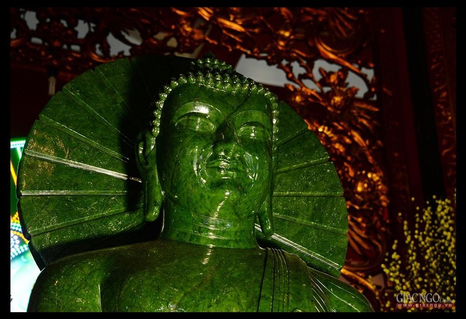 Phần hào quang cũng cùng chất liệu gắn liền Phần hào quang cũng cùng chất liệu gắn liền