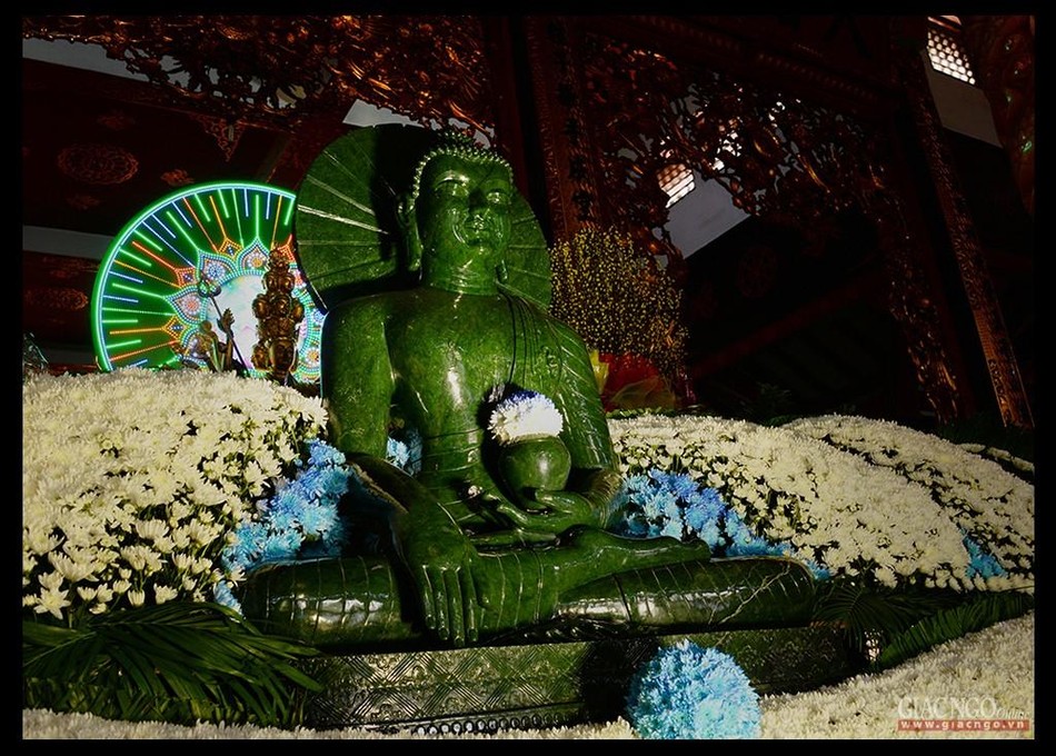 Tôn tượng do nhóm nghệ nhân Thái Lan chế tác Tôn tượng do nhóm nghệ nhân Thái Lan chế tác