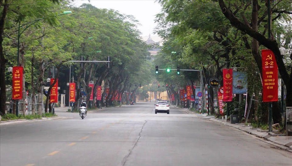 Đường xá Hà Nội vẳng vẻ Đường xá Hà Nội vẳng vẻ