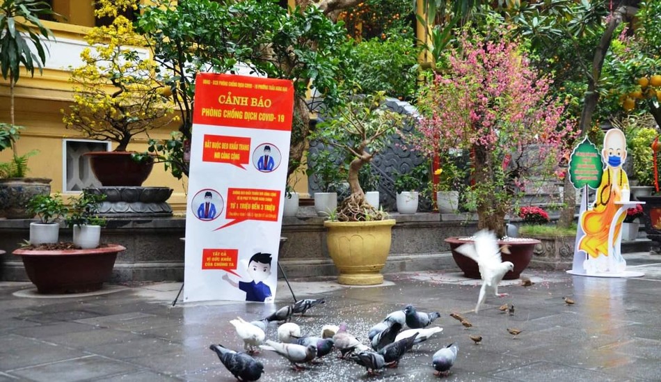 Bên trong sân chùa Quán Sứ Bên trong sân chùa Quán Sứ