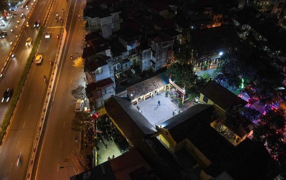 Không gian chùa Phúc Khánh lúc đang cử hành nghi lễ tối 25-2-2021 - Ảnh: Zing.vn