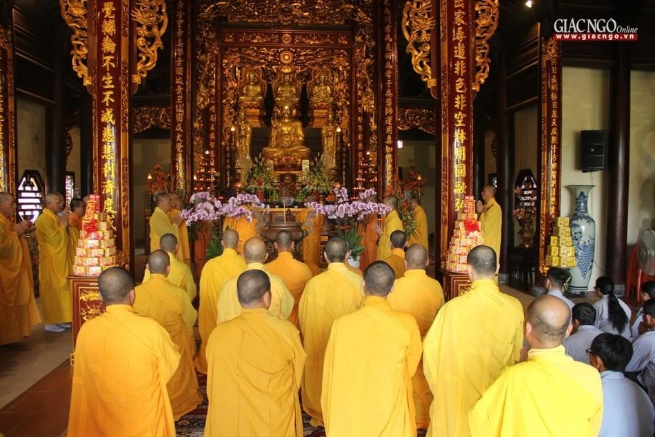 Nghi lễ tưởng niệm trang nghiêm tại tổ đình Tường Vân, cố đô Huế Nghi lễ tưởng niệm trang nghiêm tại tổ đình Tường Vân, cố đô Huế
