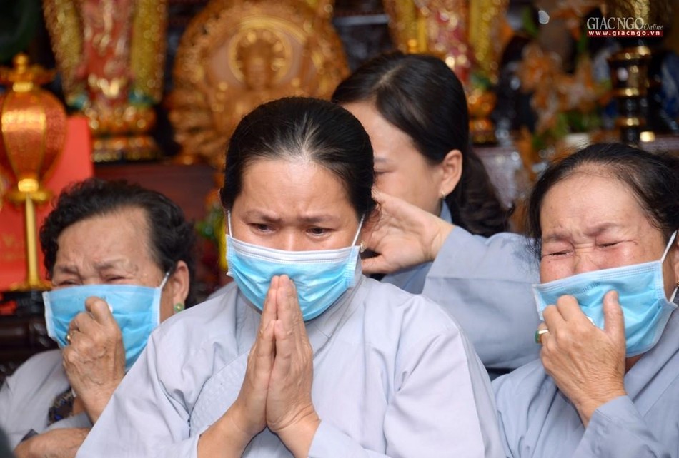 Phật tử nghẹn ngào kính tiếc về sự viên tịch của bậc Thầy Phật tử nghẹn ngào kính tiếc về sự viên tịch của bậc Thầy
