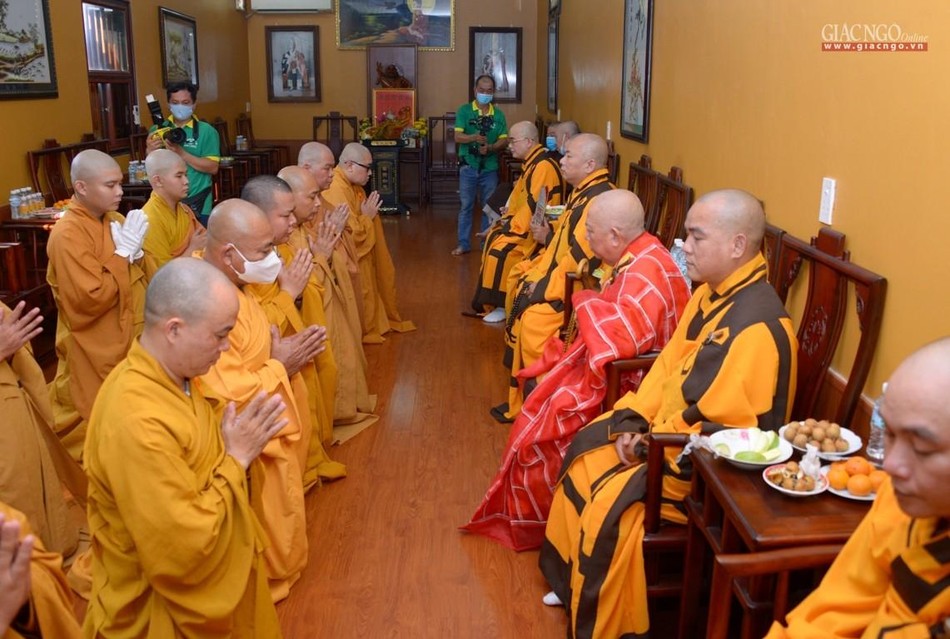 Tác bạch cung thỉnh chư tôn đức cử hành nghi thức bạch Phật, khai kinh, khai chung bảng Tác bạch cung thỉnh chư tôn đức cử hành nghi thức bạch Phật, khai kinh, khai chung bảng