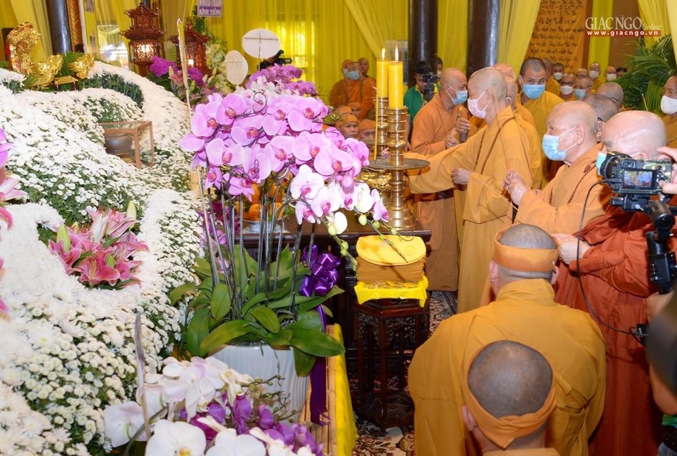 Trong tình linh sơn cốt nhục Trong tình linh sơn cốt nhục