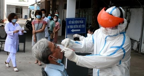 Cán bộ, nhân viên tỉnh Bà Rịa - Vũng Tàu lấy mẫu xét nghiệm Covid-19 - Ảnh: Đông Hà