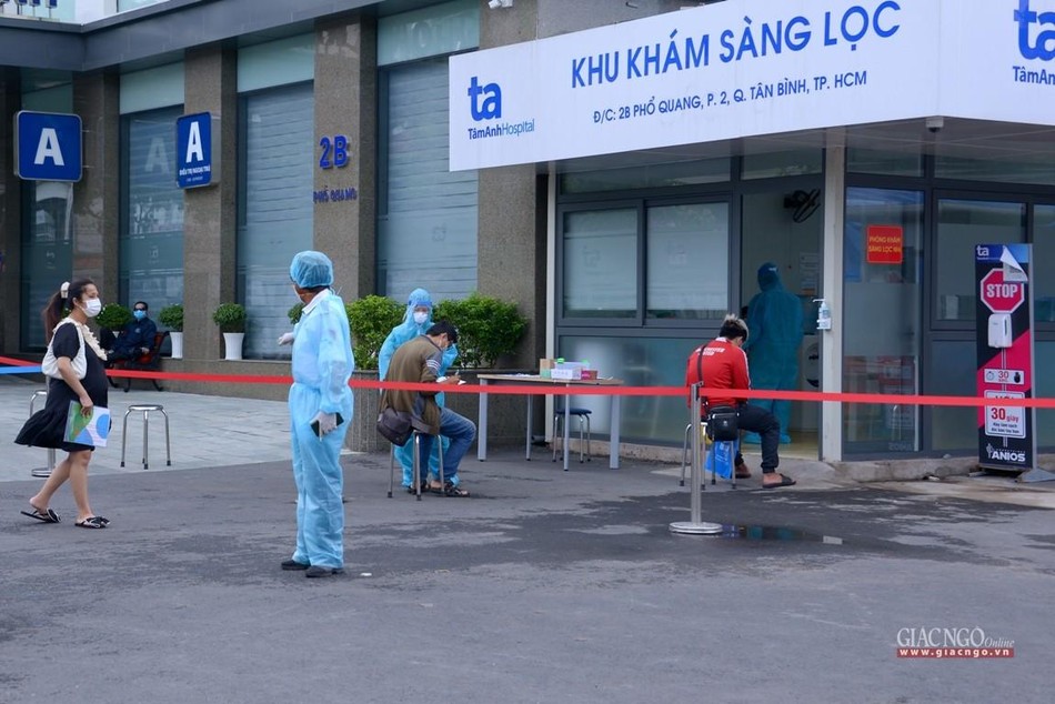 Một số người đến các khu khám sàng lọc tư nhân Một số người đến các khu khám sàng lọc tư nhân