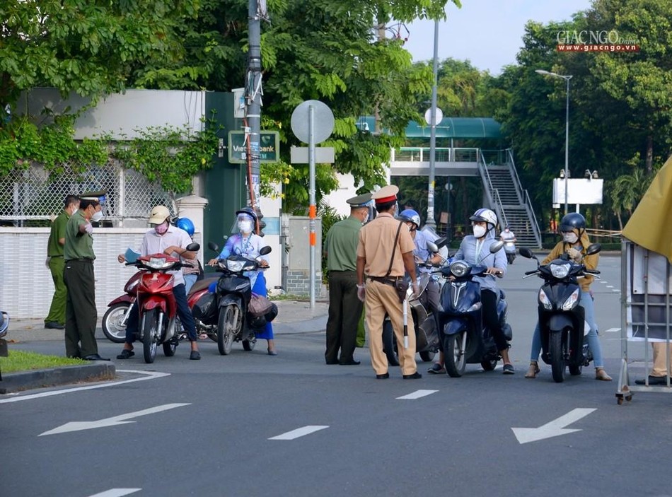 Chốt kiểm soát ở gần công viên Hoàng Văn Thụ (Q.Tân Bình)