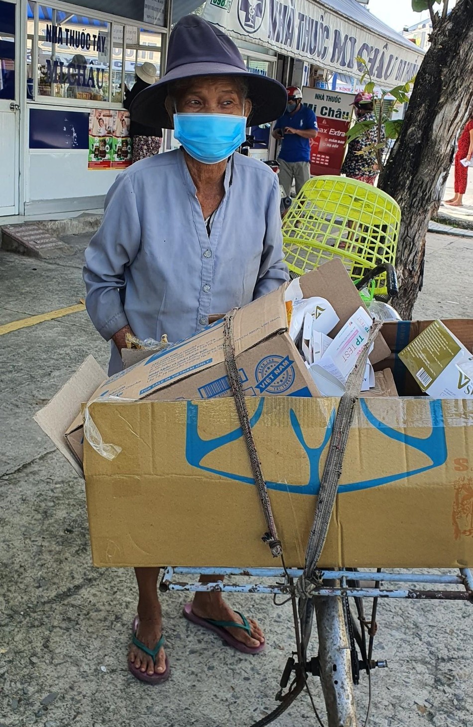 Cụ bà với niệm lành, từ chối quà, luôn nghĩ tới người khó khăn hơn mình Cụ bà với niệm lành, từ chối quà, luôn nghĩ tới người khó khăn hơn mình