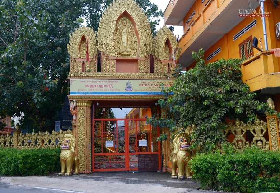Chùa Chantarangsay của Phật giáo Nam tông Khmer ở cổng nhìn ra kênh Nhiêu Lộc Chùa Chantarangsay của Phật giáo Nam tông Khmer ở cổng nhìn ra kênh Nhiêu Lộc