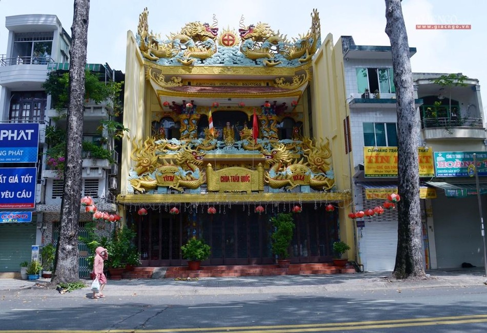 Chùa Trấn Quốc - quận 10 ở nơi con phố thường tấp nập lúc bình thường Chùa Trấn Quốc - quận 10 ở nơi con phố thường tấp nập lúc bình thường