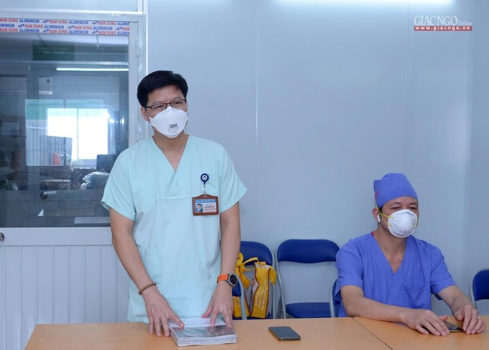 TS.BS Lưu Quang Thùy đánh giá cao tinh thần làm việc và những hỗ trợ tinh thần quý giá của chư Tăng tại Trung tâm Hồi sức tích cực người bệnh Covid-19 TS.BS Lưu Quang Thùy đánh giá cao tinh thần làm việc và những hỗ trợ tinh thần quý giá của chư Tăng tại Trung tâm Hồi sức tích cực người bệnh Covid-19