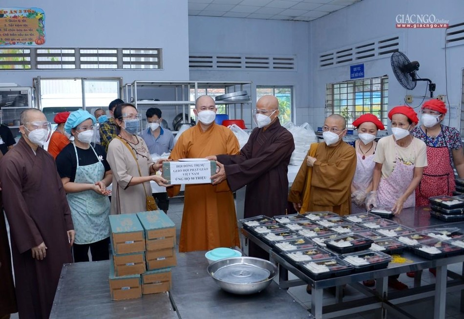 Trao quà khích lệ nhân Quốc khánh 2-9 của Hội đồng Trị sự GHPGVN đến đội ngũ bếp ăn chùa Nam Thiên Nhất Trụ - TP.Thủ Đức Trao quà khích lệ nhân Quốc khánh 2-9 của Hội đồng Trị sự GHPGVN đến đội ngũ bếp ăn chùa Nam Thiên Nhất Trụ - TP.Thủ Đức