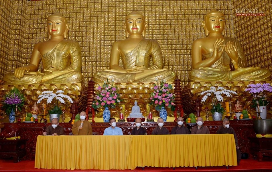 Đoàn thăm chùa Giác Ngộ (Q.10)