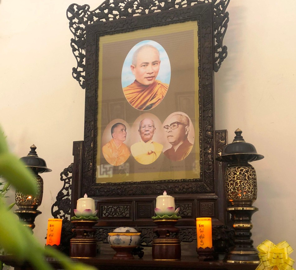 Di ảnh đức Trưởng lão Hòa thượng Thích Trí Độ và chư tôn Trưởng lão Hòa thượng: Thích Thiện Siêu, Thích Thiện Minh, Thích Trí Quang tại chùa Từ Đàm Di ảnh đức Trưởng lão Hòa thượng Thích Trí Độ và chư tôn Trưởng lão Hòa thượng: Thích Thiện Siêu, Thích Thiện Minh, Thích Trí Quang tại chùa Từ Đàm