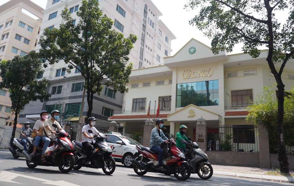 Con đường Nguyễn Đình Chiểu trước trụ sở tòa soạn Báo Giác Ngộ đã rộn ràng trở lại - Ảnh: Như Danh Con đường Nguyễn Đình Chiểu trước trụ sở tòa soạn Báo Giác Ngộ đã rộn ràng trở lại - Ảnh: Như Danh