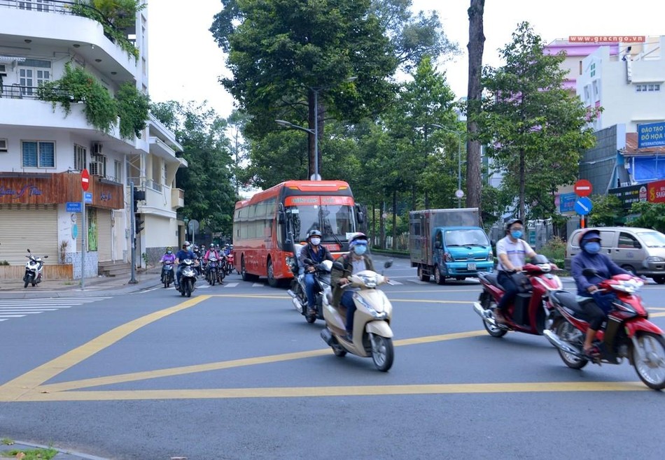 Nhiều phương tiện giao thông tham gia trên các nẻo đường từ sáng sớm 1-10 Nhiều phương tiện giao thông tham gia trên các nẻo đường từ sáng sớm 1-10