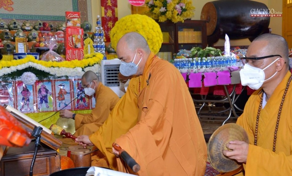 Thượng tọa Thích Thanh Phong sám chủ lễ cầu siêu