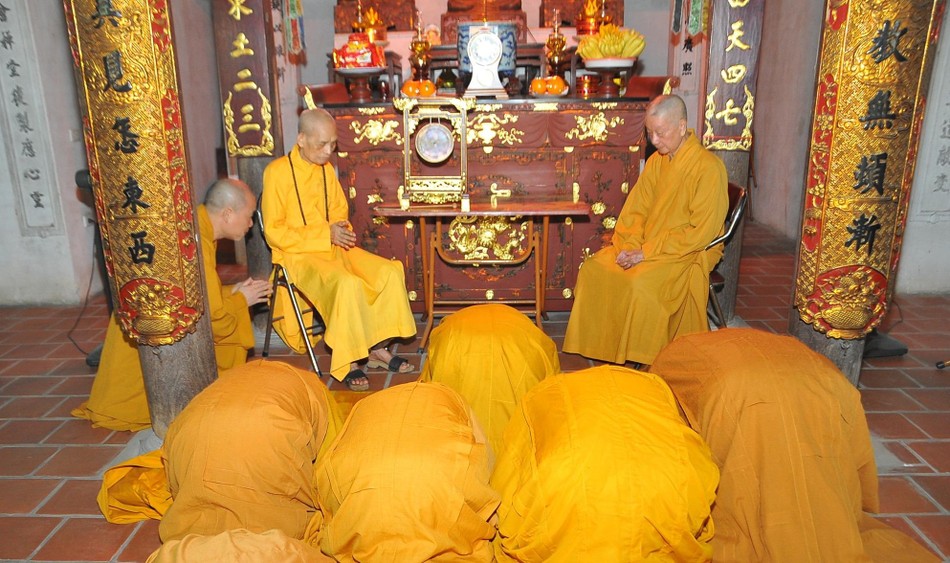 Chư vị giáo phẩm đến đảnh lễ tại chùa Viên Minh - Ảnh: Bảo Trinh Chư vị giáo phẩm đến đảnh lễ tại chùa Viên Minh - Ảnh: Bảo Trinh