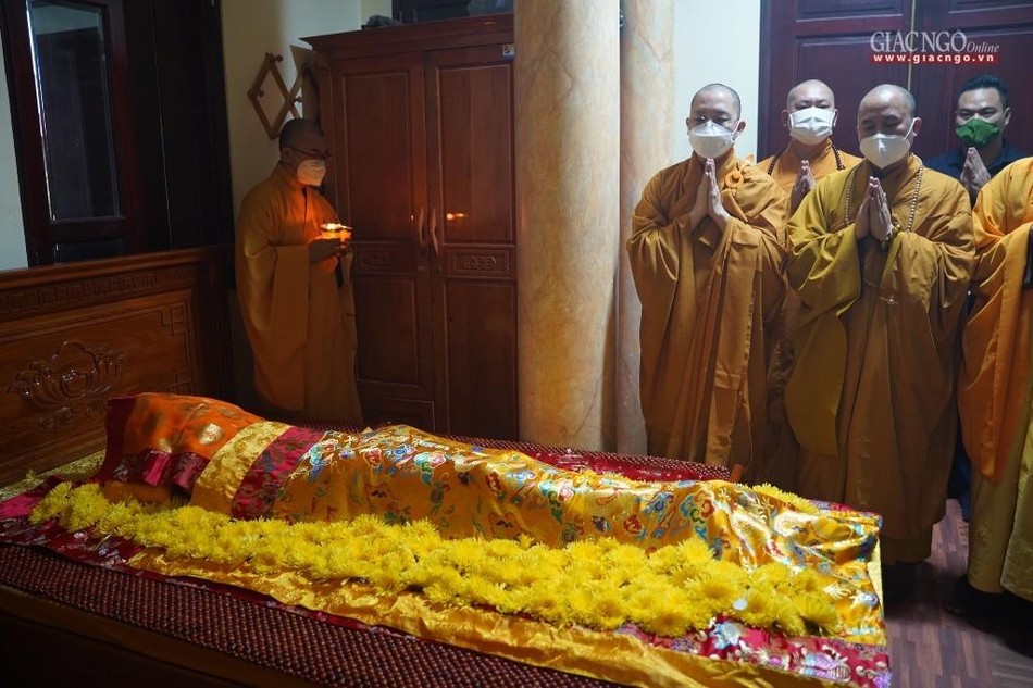 Các pháp tử cung kính thị giả Thầy - Đại lão Hòa thượng tân viên tịch