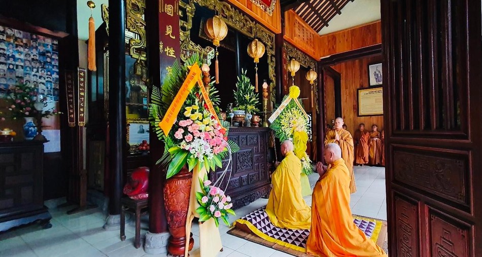 Hoà thượng Thích Giác Quang, Hoà thượng Thích Giác Đạo niêm hương tưởng niệm Hoà thượng Thích Giác Quang, Hoà thượng Thích Giác Đạo niêm hương tưởng niệm