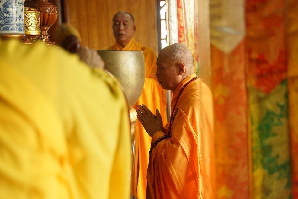 Hoà thượng Thích Phước Minh chủ sám lễ cúng ngọ truyền thống - Ảnh: PGH Hoà thượng Thích Phước Minh chủ sám lễ cúng ngọ truyền thống - Ảnh: PGH