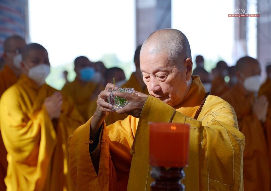 Hòa thượng Viện trưởng chú nguyện Hòa thượng Viện trưởng chú nguyện