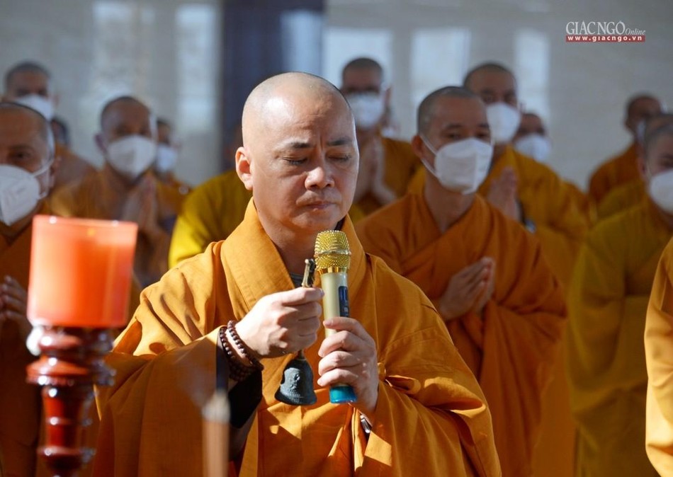 Tại nơi chánh điện thuộc Học viện Tại nơi chánh điện thuộc Học viện