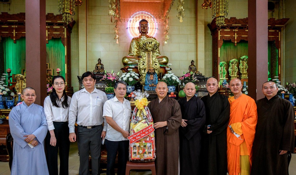 Thượng tọa Thích Minh Bảo, Trưởng ban Trị sự GHPGVN quận 4 và chư tôn đức Ban Trị sự quận tiếp đoàn Ban Tôn giáo TP.HCM Thượng tọa Thích Minh Bảo, Trưởng ban Trị sự GHPGVN quận 4 và chư tôn đức Ban Trị sự quận tiếp đoàn Ban Tôn giáo TP.HCM