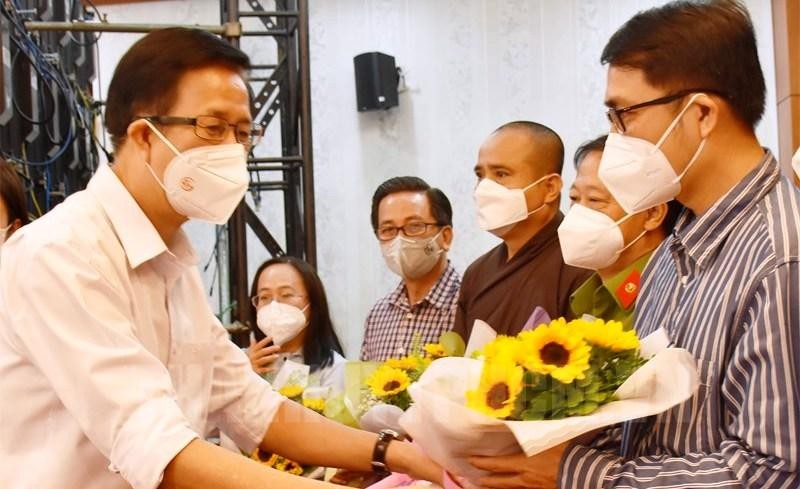 Thượng tọa Thích Tâm Hải, Phó Tổng biên tập đại diện Ban Biên tập Báo Giác Ngộ tham dự buổi họp mặt - Ảnh: Thành ủy TP.HCM