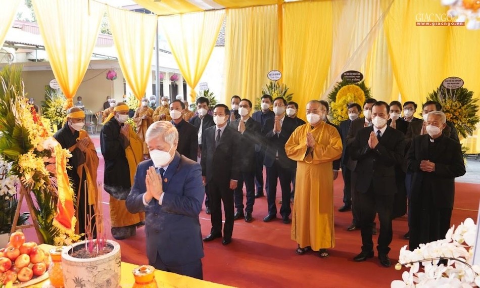 Ông Đỗ Văn Chiến dẫn đầu đoàn Ủy ban Trung ương MTTQVN viếng tang