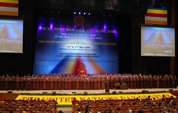 Thiền sư Thích Nhất Hạnh và Tăng thân Làng Mai tham dự Đại lễ Vesak Liên Hiệp Quốc năm 2008 tại Việt Nam - Ảnh tư liệu GN Thiền sư Thích Nhất Hạnh và Tăng thân Làng Mai tham dự Đại lễ Vesak Liên Hiệp Quốc năm 2008 tại Việt Nam - Ảnh tư liệu GN
