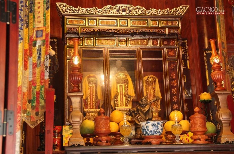 Lưu dấu bao thế hệ Tổ sư kế thế nối dòng mạng mạch Phật pháp Lưu dấu bao thế hệ Tổ sư kế thế nối dòng mạng mạch Phật pháp