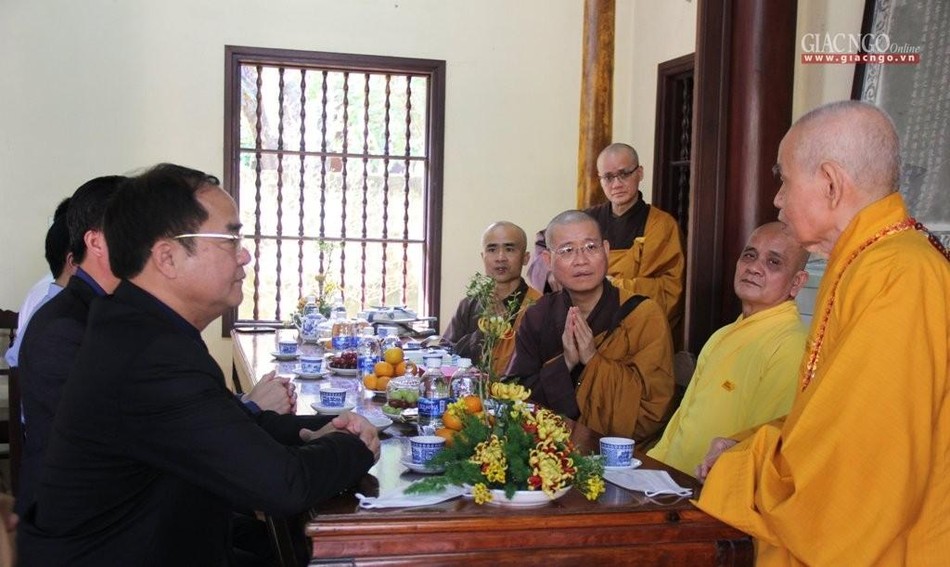 Hòa thượng Thích Đức Thanh cùng quý Thầy tiếp đoàn Hòa thượng Thích Đức Thanh cùng quý Thầy tiếp đoàn