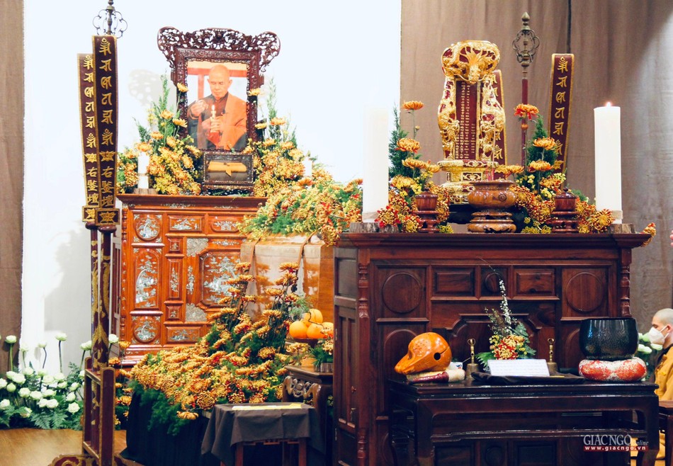 Thiền sư Thích Nhất Hạnh họ Nguyễn, nối dòng Lâm Tế đời thứ 42 Thiền sư Thích Nhất Hạnh họ Nguyễn, nối dòng Lâm Tế đời thứ 42